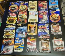 Lot de 32 voitures miniatures NASCAR 1/64 en métal moulé sous pression vintage