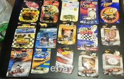 Lot de 32 voitures miniatures NASCAR 1/64 en métal moulé sous pression vintage