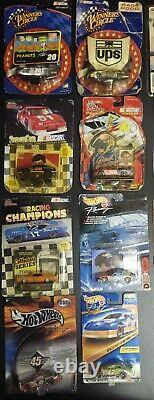 Lot de 32 voitures miniatures NASCAR 1/64 en métal moulé sous pression vintage