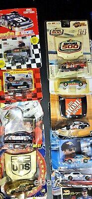 Lot de 32 voitures miniatures NASCAR 1/64 en métal moulé sous pression vintage