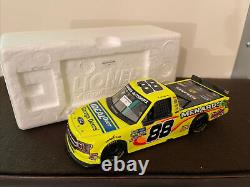 Matt Crafton 2019 88 Menards Ideal Door PROTOTYPE CHAMPIONSHIP YEAR 124 Diecast translated into French is:
 <br/>
  <br/>Matt Crafton 2019 88 Menards Ideal Door PROTOTYPE CHAMPIONSHIP YEAR 124 Diecast.