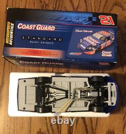 Motorsports Authentics Kevin Harvick #21 US Coast Guard 2006 Monte Carlo 124<br/> <br/>Les authentiques sports mécaniques de Kevin Harvick #21 US Coast Guard 2006 Monte Carlo 124