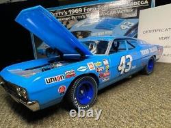 NOUVELLE Openbox R. Petty 1969 Ford Torino Talladega #43 Diecast 124 COA NÉGOCIER