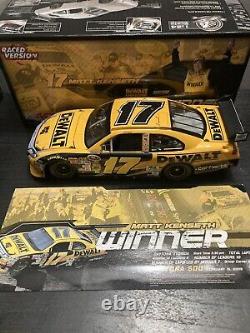 Rare! Lisez tout! Version de course signée par Matt Kenseth Dewalt Daytona 500 Win 2009