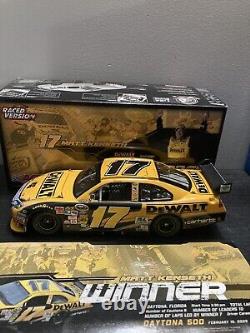 Rare! Lisez tout! Version de course signée par Matt Kenseth Dewalt Daytona 500 Win 2009