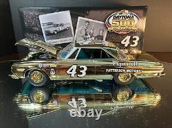 Richard Petty #43 Patterson Motors Daytona 500 Édition Or 1964 Plymouth dédicacée