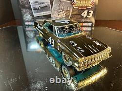 Richard Petty #43 Patterson Motors Daytona 500 Édition Or 1964 Plymouth dédicacée