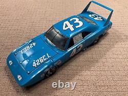 Richard Petty #43 Superbird Franklin Mint Modèle de course en fonte 1/24 de précision