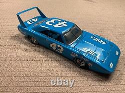 Richard Petty #43 Superbird Franklin Mint Modèle de course en fonte 1/24 de précision