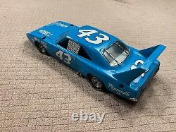 Richard Petty #43 Superbird Franklin Mint Modèle de course en fonte 1/24 de précision