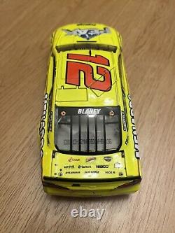 Ryan Blaney 2018 #12 Daytona Can-Am Duel #1 Win Autographed Elite 1/24 Diecast 
 <br/> 
 <br/>Translation: Ryan Blaney 2018 #12 Daytona Can-Am Duel #1 Victoire Autographiée Elite 1/24 Moulé sous pression