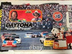 VTG 1993 LIFE-LIKE Racing Legends à Daytona HO Scale SLOT CARS, RICHARD PETTY 
 
	<br/>
 <br/> Translation: VTG 1993 LIFE-LIKE Racing Legends à Daytona HO Scale VOITURES À ÉCHELLE SLOT, RICHARD PETTY