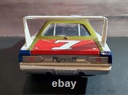 Voiture miniature Ertl Winged Warriors 1970 Plymouth Superbird Ramo Stott à l'échelle 1:18